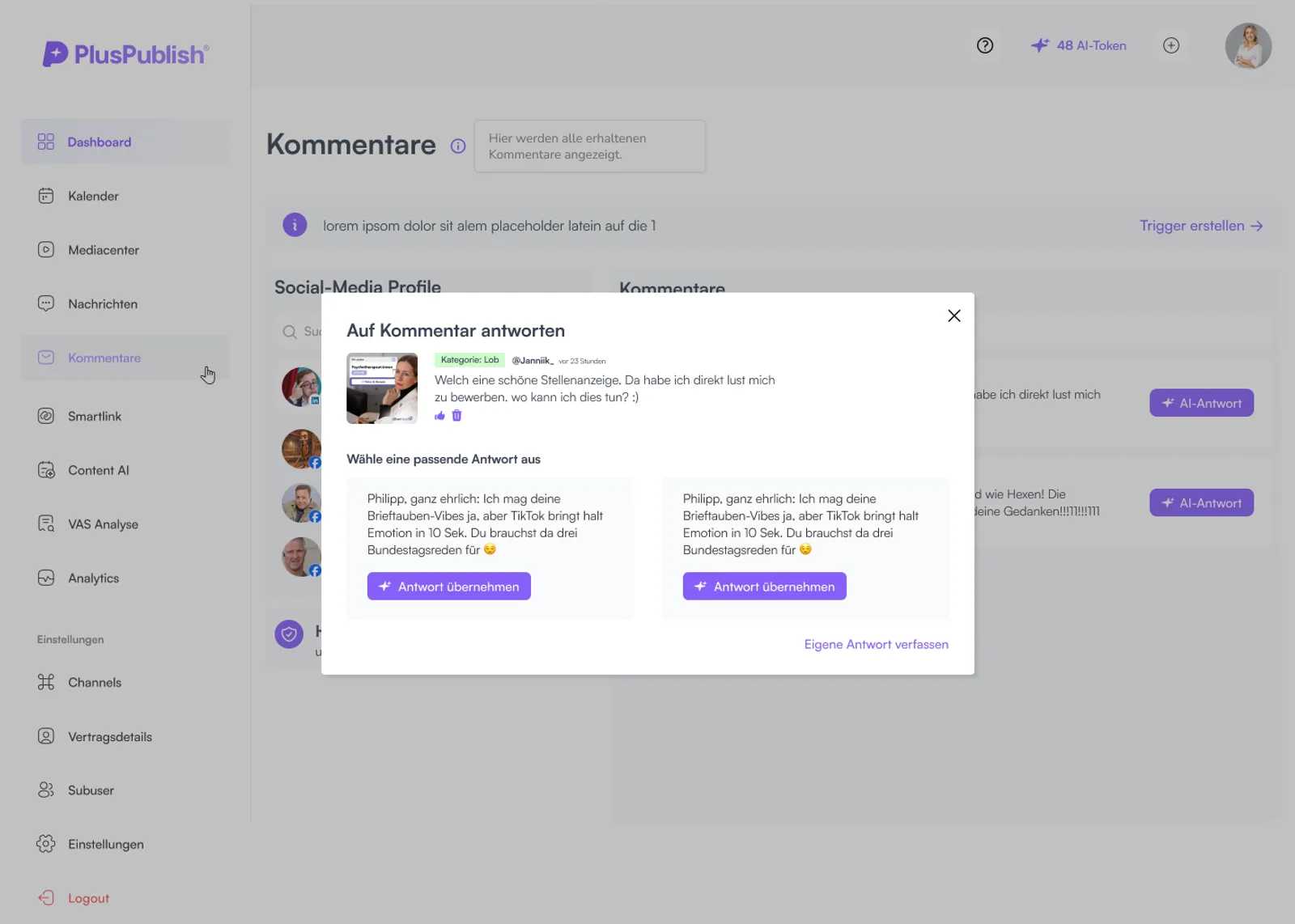 Modal Auf Kommentar antworten über der abgedunkelten Kommentar-Inbox: oben der Originalkommentar mit Kategorie-Label, darunter zwei KI-generierte Antwortvorschläge nebeneinander mit je einem Button Antwort übernehmen und dem Link Eigene Antwort verfassen